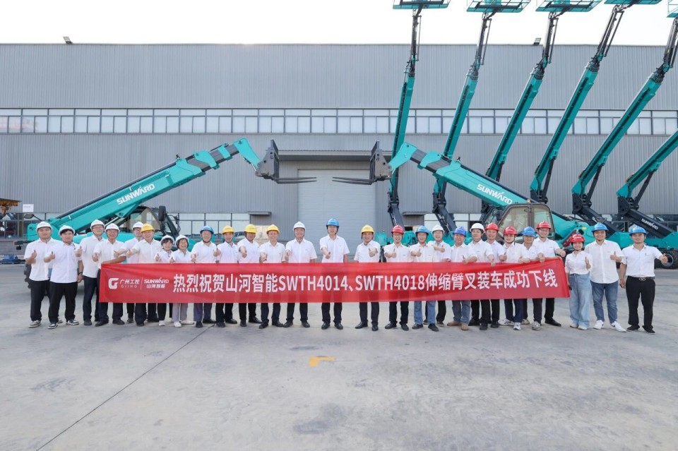 高端机型“双箭齐发”!xingkong星空平台(中国)集团智能两款伸缩臂叉装车成功下线